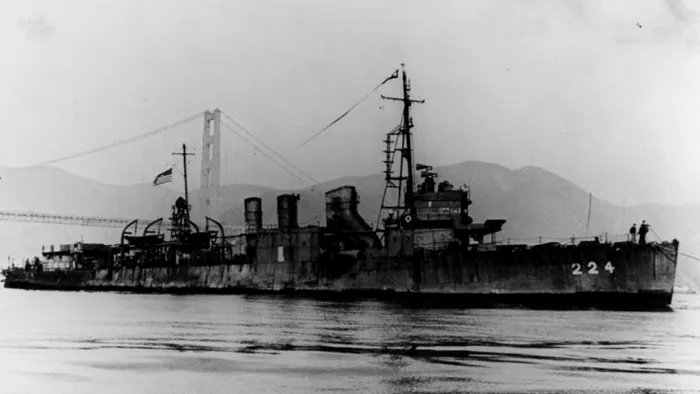 USS Stewart, surprinsă în timp ce ajungea în Golful San Francisco, în martie 1946.