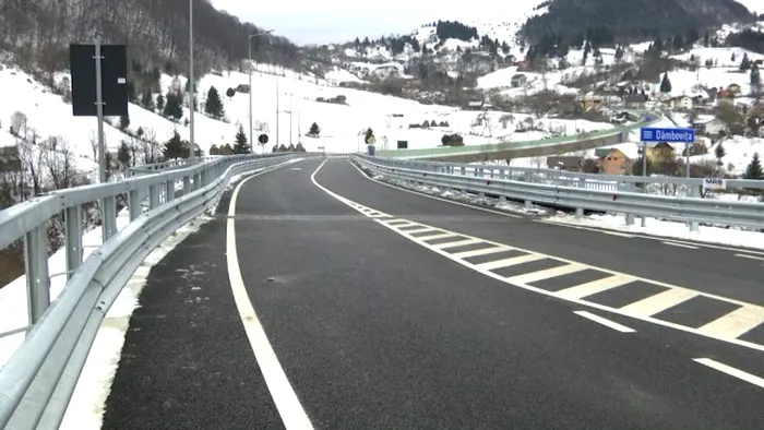 Podul peste albia râului Dâmbovița