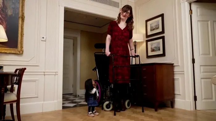 Cea mai înaltă femeie din lume și cea mai scundă