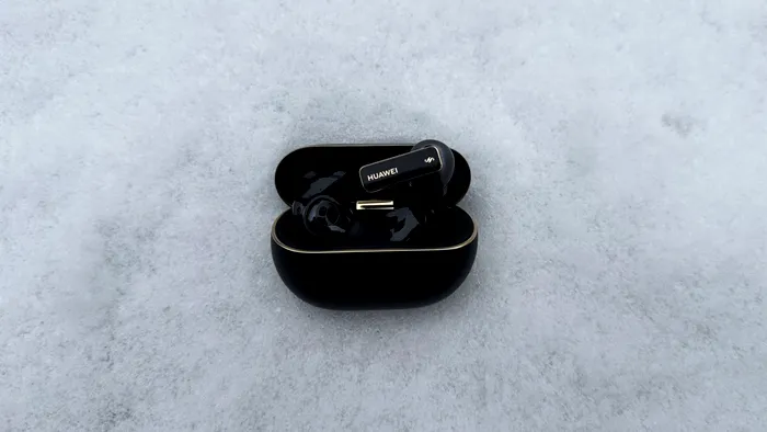 HUAWEI FreeBuds 4 Pro - construcție și finisaje premium / foto:Playtech.ro