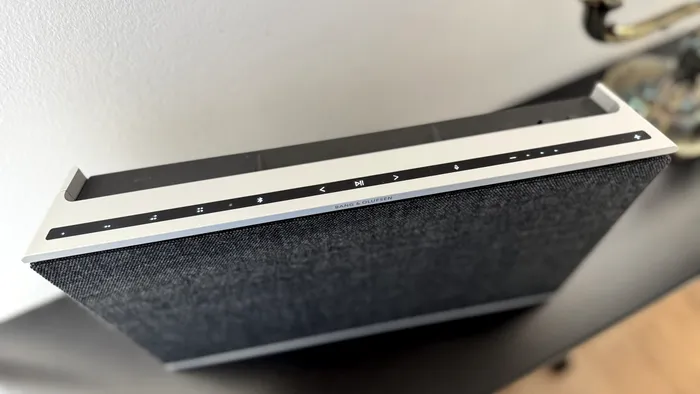 Bang & Olufsen Besound Level - zona sensibilă la atingere / foto: Playtech