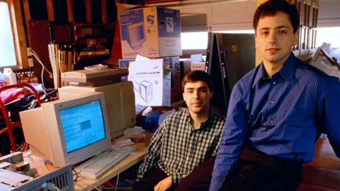 Cofondatorii Google, Sergey Brin și Larry Page, în primul lor birou, un garaj din Menlo Park, California.