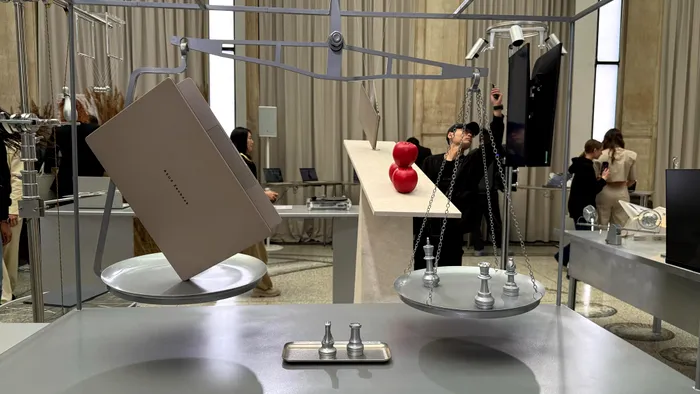 ASUS Zenbook Ceraluminium - instalație Studio INI la Milano