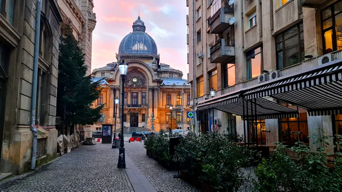 Clădirea CEC, Calea Victoriei, București.