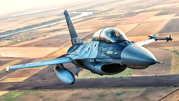Fortele-Aeriene-Romane-avion-f-16