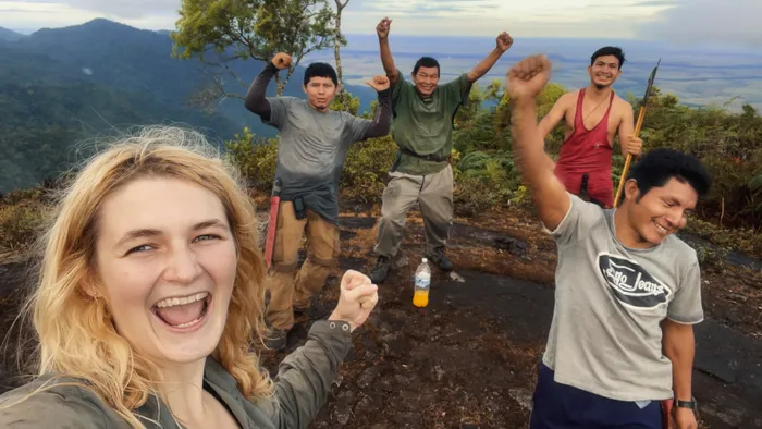 INTERVIU cu Lucy Shepard