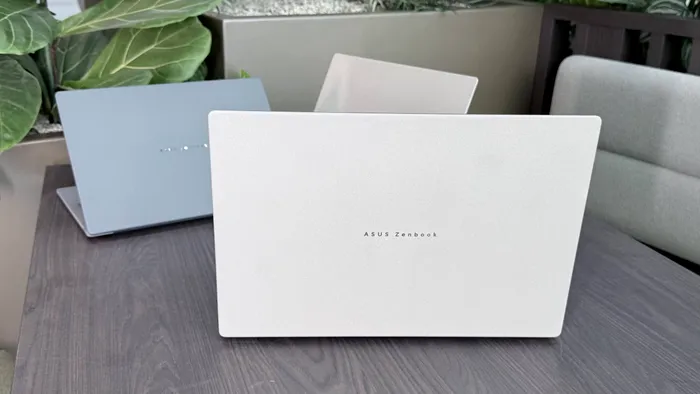 ASUS Zenbook A14 și A16