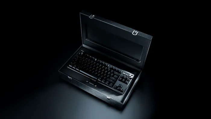 Razer Huntsman Signature Edition cu carcasa aferentă