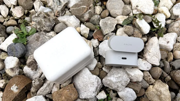 Cutia căștilor SONY WF-10000XM6 este din material reciclat