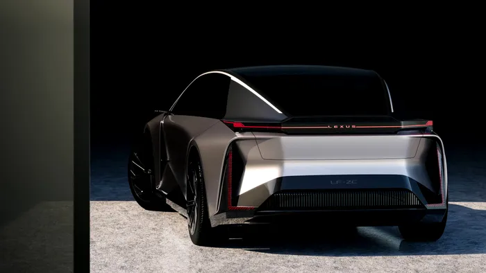 Lexus IS EV din spate