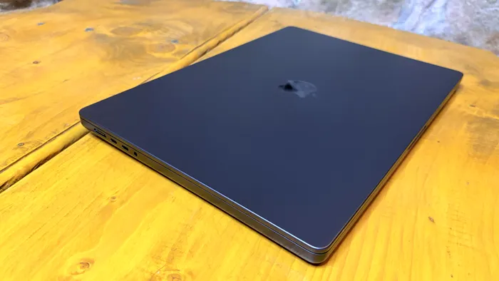 Apple MacBook Pro arată impecabil din orice unghi