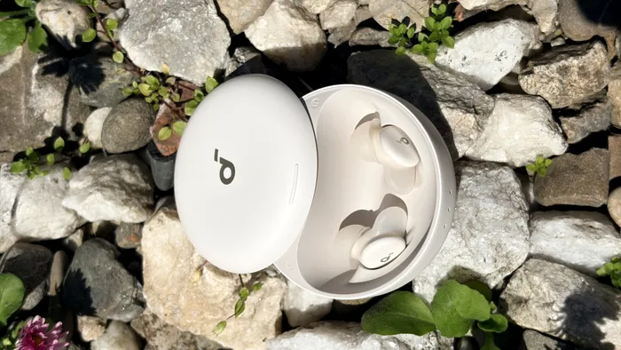 Anker Soundcore Sleep A30 sunt atât de mici și drăguțe încât le-ai considera firave, dar nu sunt