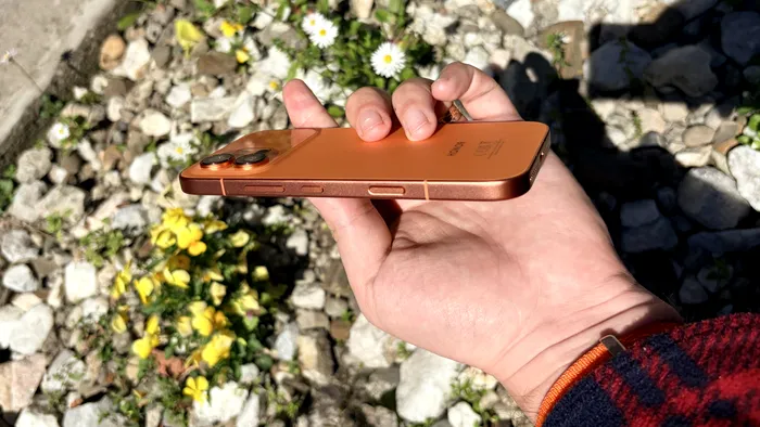 HONOR 600 arată frumos din toate colțurile, mai ales în soare