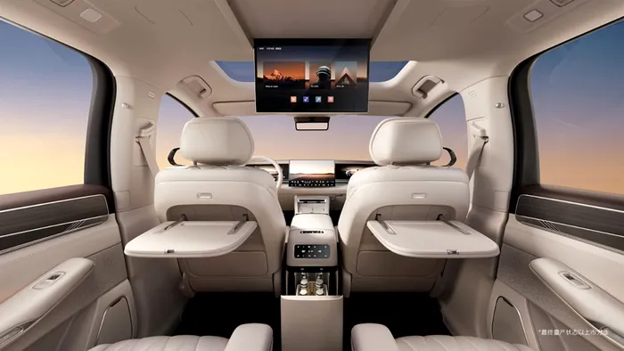 Interior la BYD Great Tang