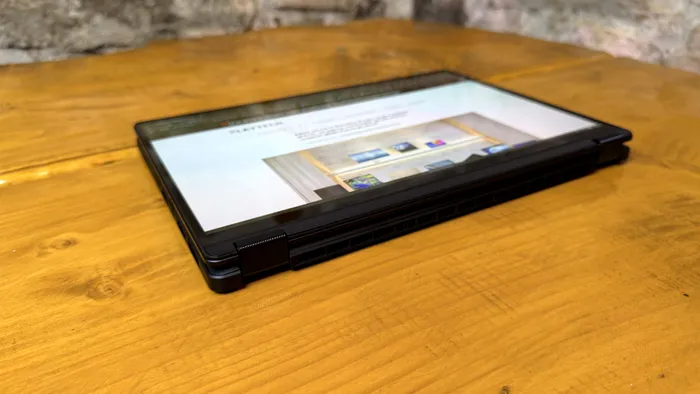 Balamaua de la ASUS ProArt GoPro Edition PX13 îți generează multă încredere, nu pare că are moarte