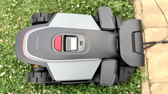 Roborock RockMow Z1 AWD este impozant, dar și foarte puternic