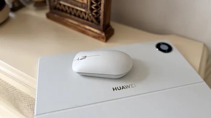 Mouse-ul vine cu tableta pentru a completa experiența de înlocuitor de laptop