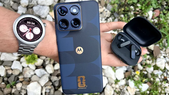 Căștile vine în cutie cu ediția specială de Motorola FIFA, iar ceasul completează experiența sportivului din tine / foto: Playtech
