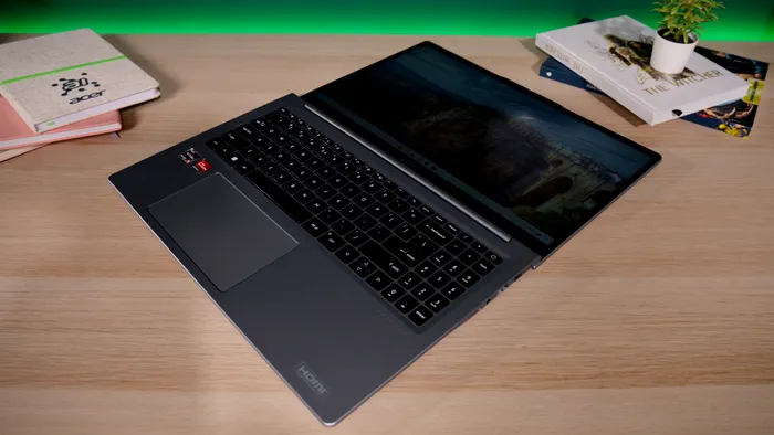 Acer Extensa 15 O15-41 este construit pentru productivitate și mobilitate cotidiană