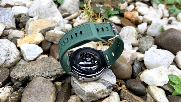 HUAWEI Watch GT7 Pro ascunde o sumedenie de senzori pe interior