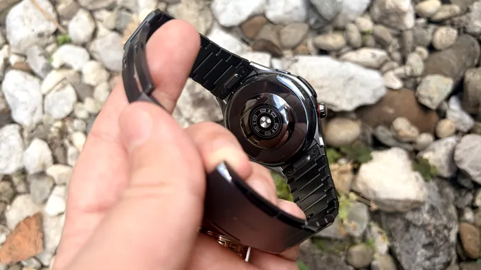 HUAWEI WATCH 6 Pro - senzorul principal și brățara premium