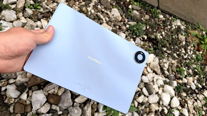 HUAWEI MatePad 12” este surprinzător de subțire, dar nu te invită la compromisuri relevanteHUAWEI MatePad 12” este surprinzător de subțire, dar nu te invită la compromisuri relevante