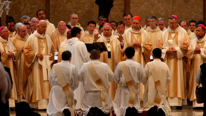 Papa Francisc ar urma să facă cea mai mare reformă a Bisericii din ultimul mileniu, care ar putea schimba totul