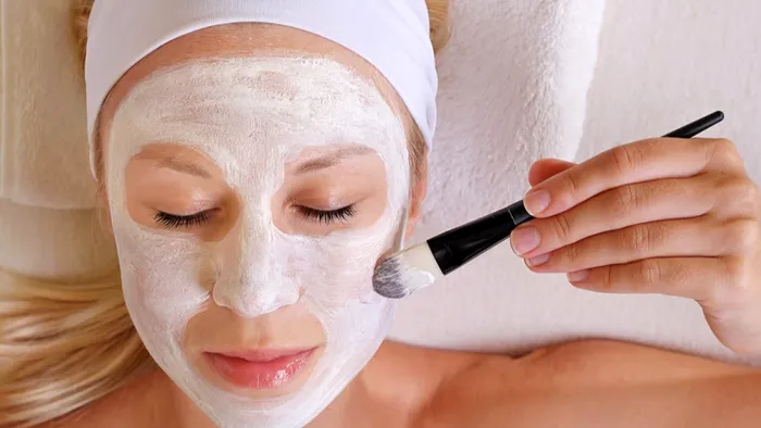 Mască de față cu bicarbonat de sodiu, care te scapă de riduri și cearcăne. Efectul este uimitor