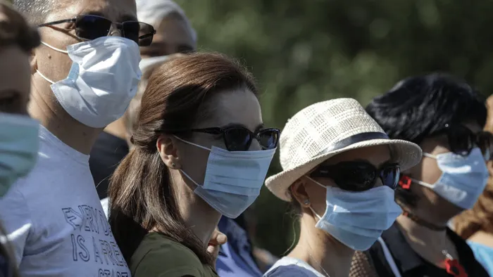 Masca e obligatorie în spațiile deschise din București. Zonele în care vei fi amendat dacă nu o porți