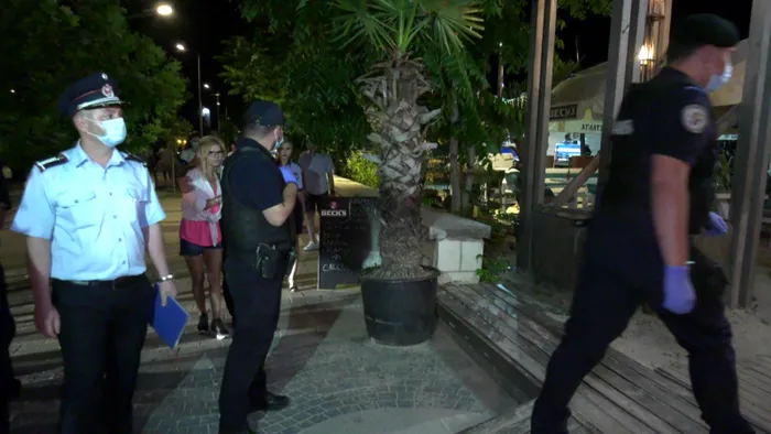 Polițiști și jandarmi pe stradă