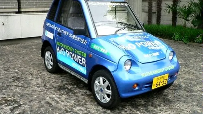 Cum arată Dacia Logan cu motor pe apă. Câți km a făcut bărbatul din Baia Mare cu doar 1 litru