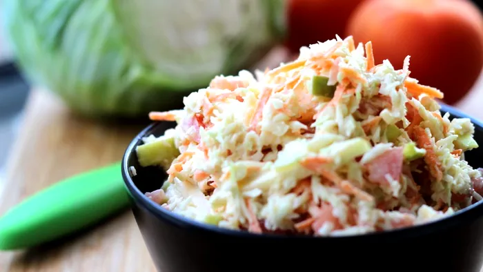 Salata Coleslaw este foarte usor de preparat