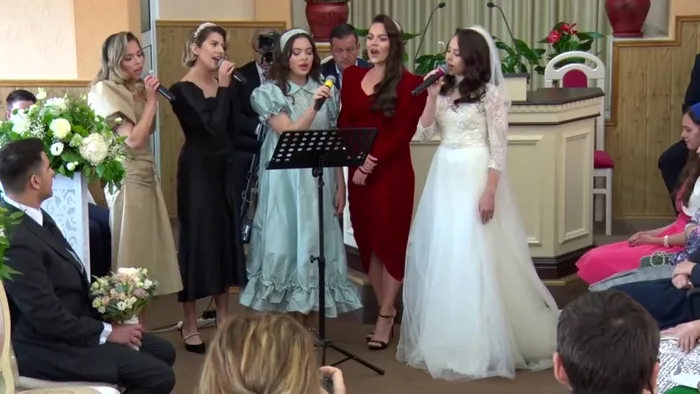 Lidia Buble - ocupațiile celor 10 frați și implicarea lor în muzică.