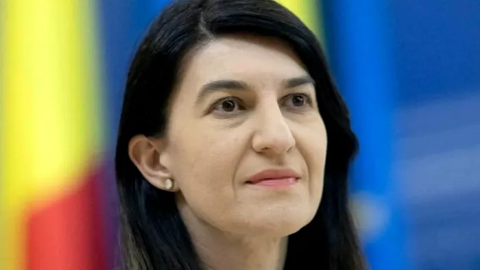 Violeta Alexandru, ministrul muncii anunta institutiile publice sa anunte salariatii in privinta taierii sporurilor de munca