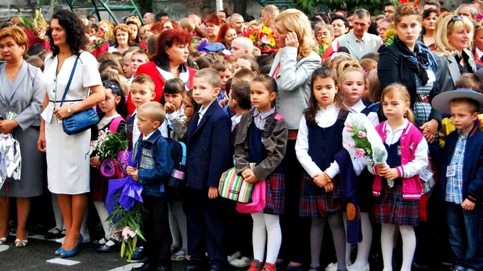 Anul scolar 2022-2023 incepe pe 5 septembrie si se termina pe 16 iunie