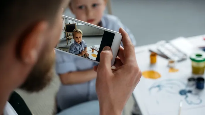 Locul în care ar putea fi interzis să pui poze cu minori pe Facebook sau Instagram. Autorităţile vor măsuri drastice
