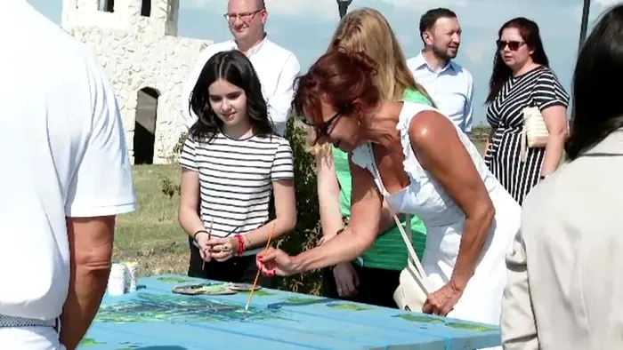 Gestul superb făcut de Carmen Iohannis față de elevele din Delta Dunării