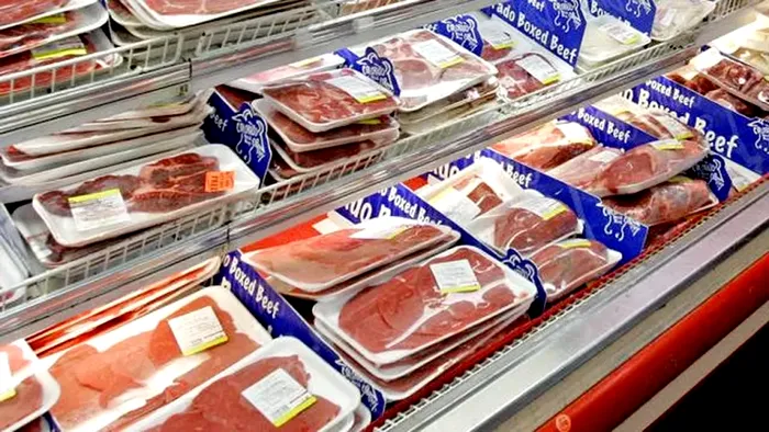 Detaliul care poate să apară pe eticheta produselor din carne din Lidl, Kaufland sau alte magazine. Actul a trecut de Senat