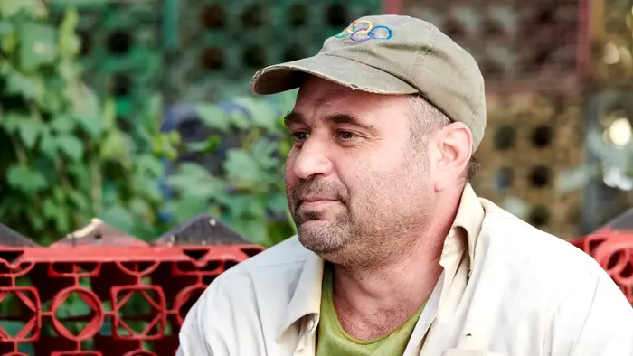 Celentano din Las Fierbinți, greu de recunoscut după ce a scăpat de 23 de kilograme. Ce nu mai mănâncă Adrian Văncică, transformarea e radicală