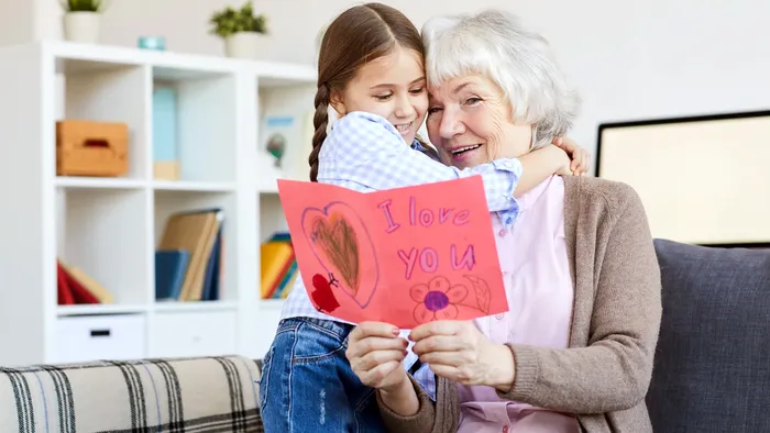 Cum îi strigă copiii pe bunici în 2024. Majoritatea a renunțat la apelativele ”bunica” și ”bunicul” pentru nume mai moderne