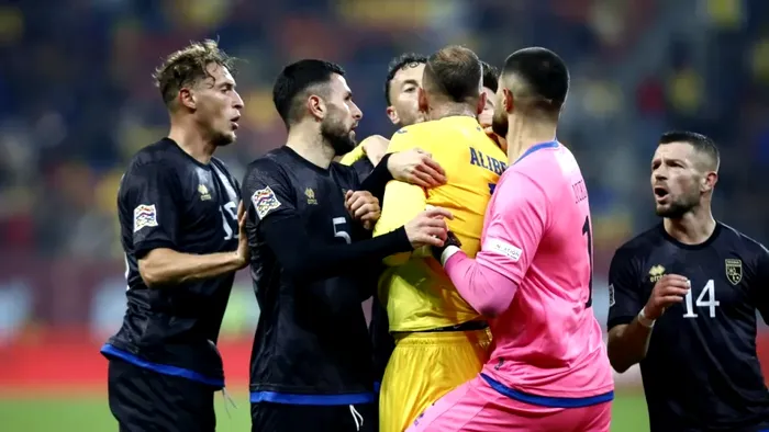 De ce fotbaliștii de la Kosovo au ieșit de pe teren, cu doar câteva minute înainte de finalul meciului cu România. Gesturile indecente îndreptate către suporterii tricolorilor
