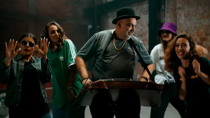 Viorica si Ionita de la Clejani feat Macanache - Reveneala screenshot (2)