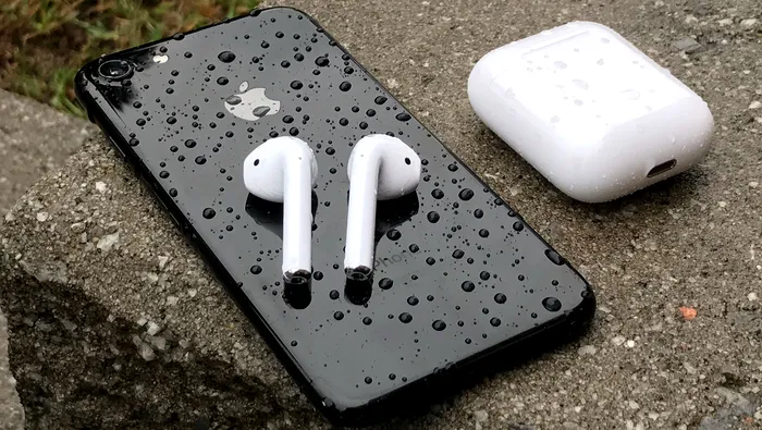 apple airpods-iphone-7-rain