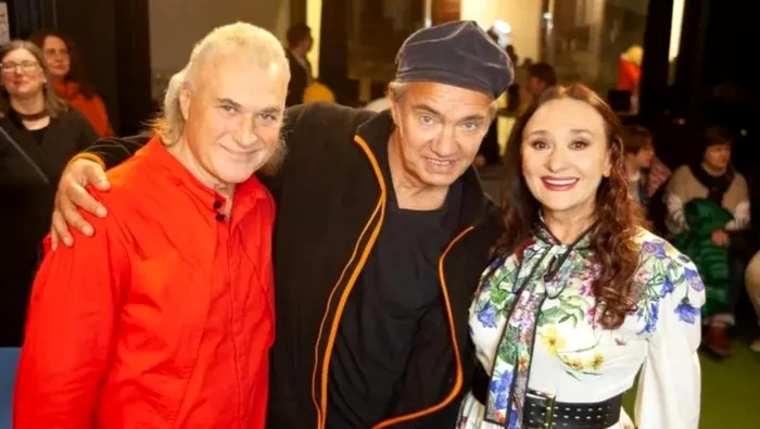 Actorii ucraineni Viktor Koshel (stânga) și Katarina Sinchillo au colaborat cu muzicianul rus Mikhail Borzykin (centru)