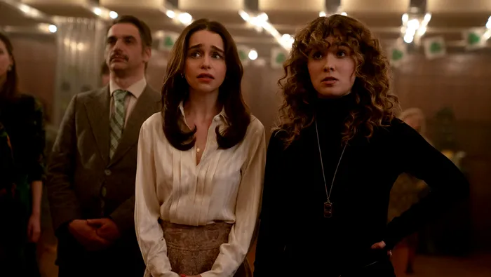 INTERVIU cu Emilia Clarke și Haley Lu Richardson, din serialul „PONIES”