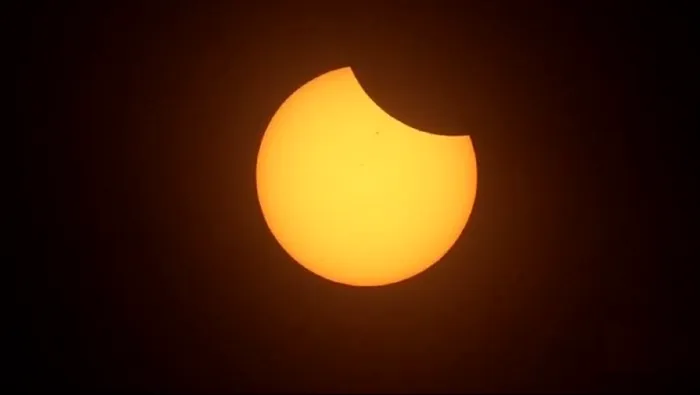 Eclipsa partiala de soare nu trebuie privita cu ochiul liber