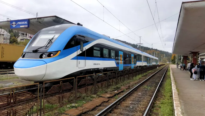 Primul tren electric chinezesc a fost lansat. Va circula prin România, la Gara din Predeal