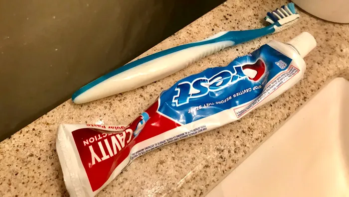 Pune pastă de dinți pe hârtie igienică în bucătărie și așteaptă puțin. Așa scapi de o problemă enervantă vara