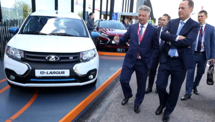 Lada E-largus Rusia