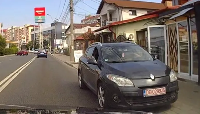 Şoferul din Târgovişte, făcut de râs pe internet după ce a parcat neregulamentar
